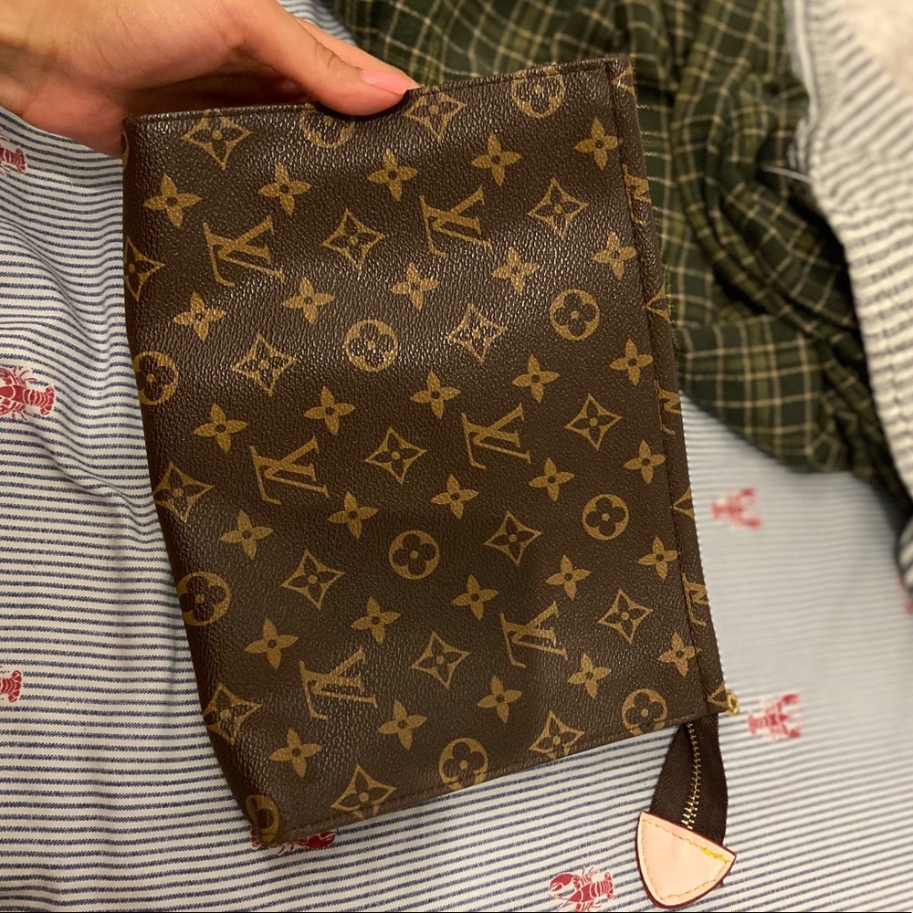 Louis Vuitton Pouchette